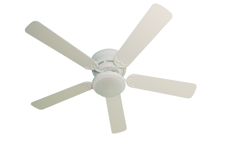 Why & How to Use a Ceiling Fan in Winter